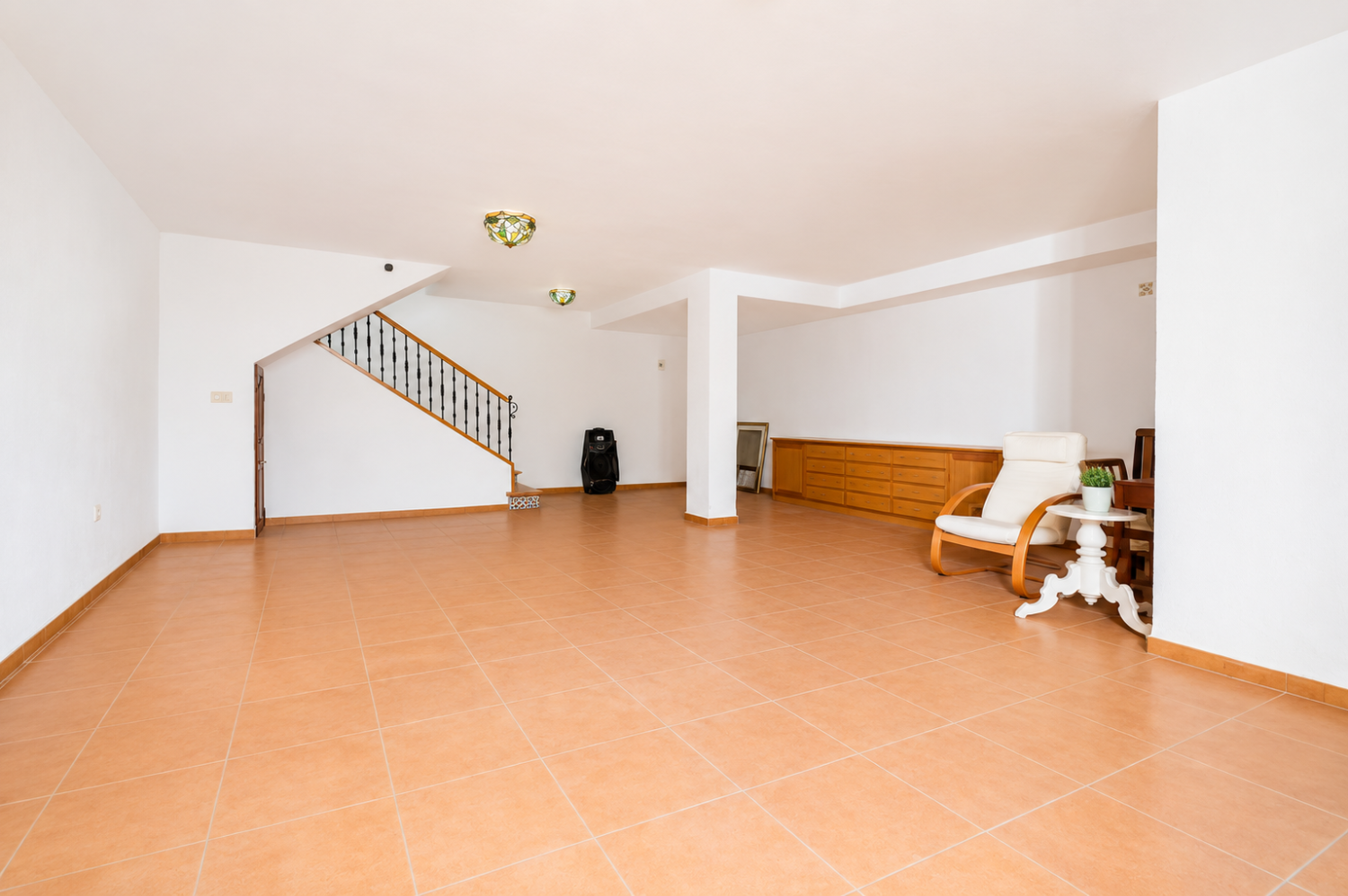 Espectacular Villa de 500m² con Piscina en Benalmádena Costa – Gran Potencial: Dividida en 2 Viviendas Independientes