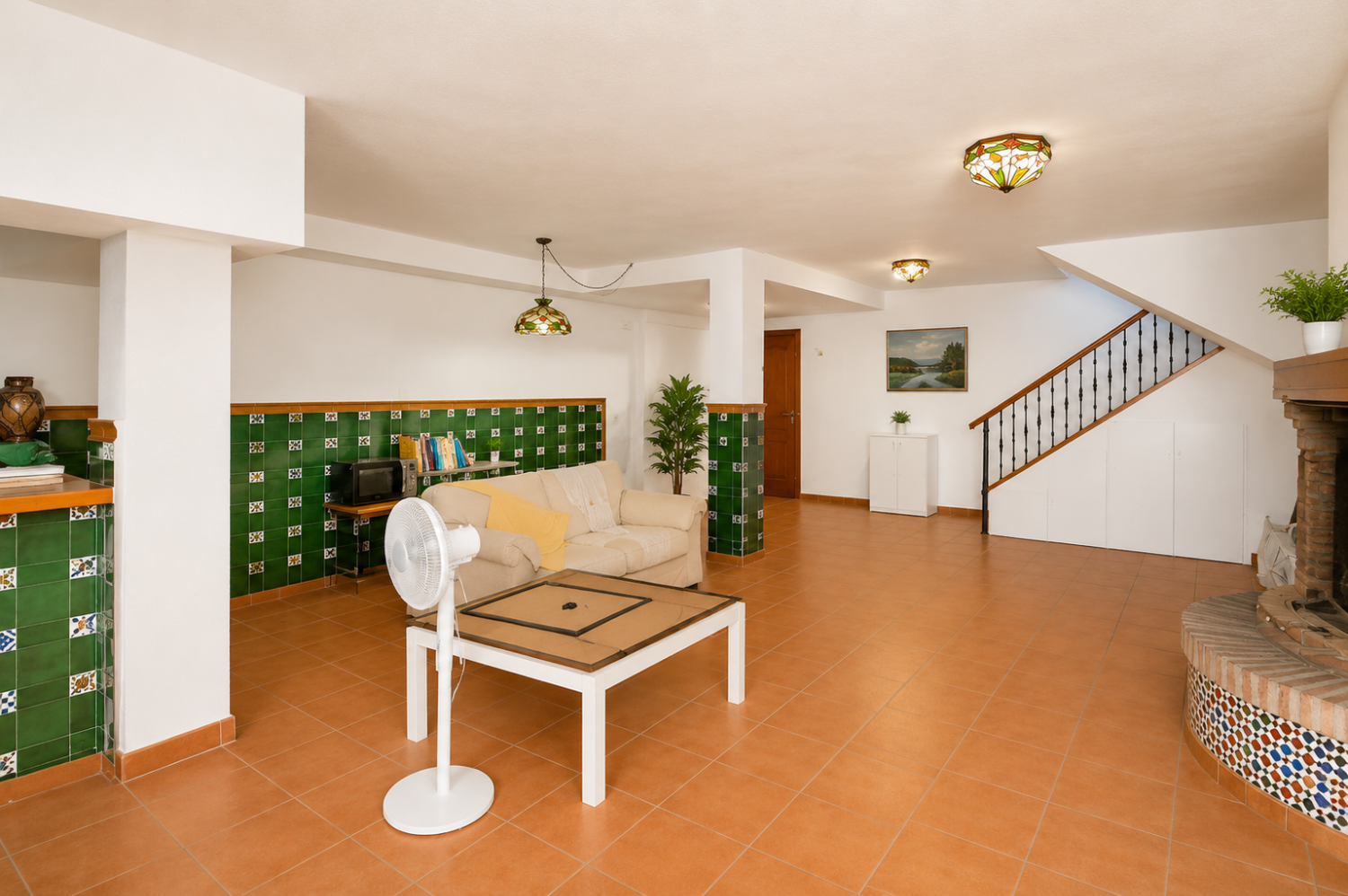 Espectacular Villa de 500m² con Piscina en Benalmádena Costa – Gran Potencial: Dividida en 2 Viviendas Independientes