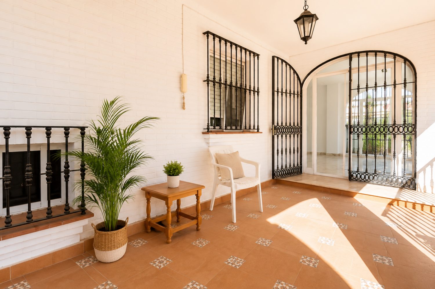 Espectacular Villa de 500m² con Piscina en Benalmádena Costa – Gran Potencial: Dividida en 2 Viviendas Independientes