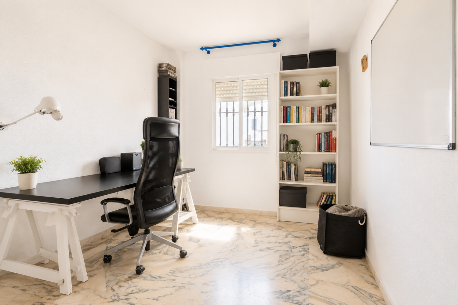 Espectacular Villa de 500m² con Piscina en Benalmádena Costa – Gran Potencial: Dividida en 2 Viviendas Independientes