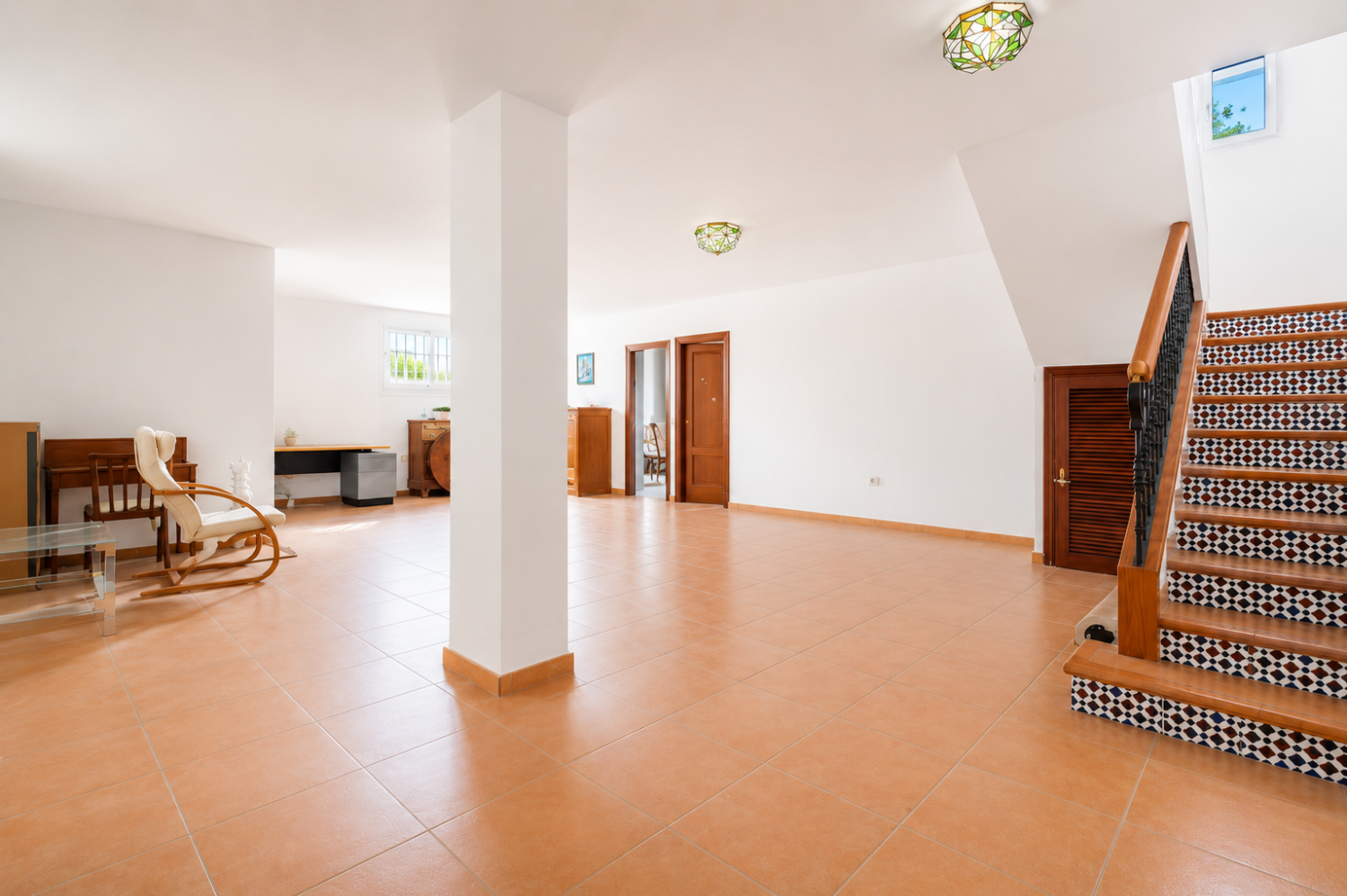 Espectacular Villa de 500m² con Piscina en Benalmádena Costa – Gran Potencial: Dividida en 2 Viviendas Independientes