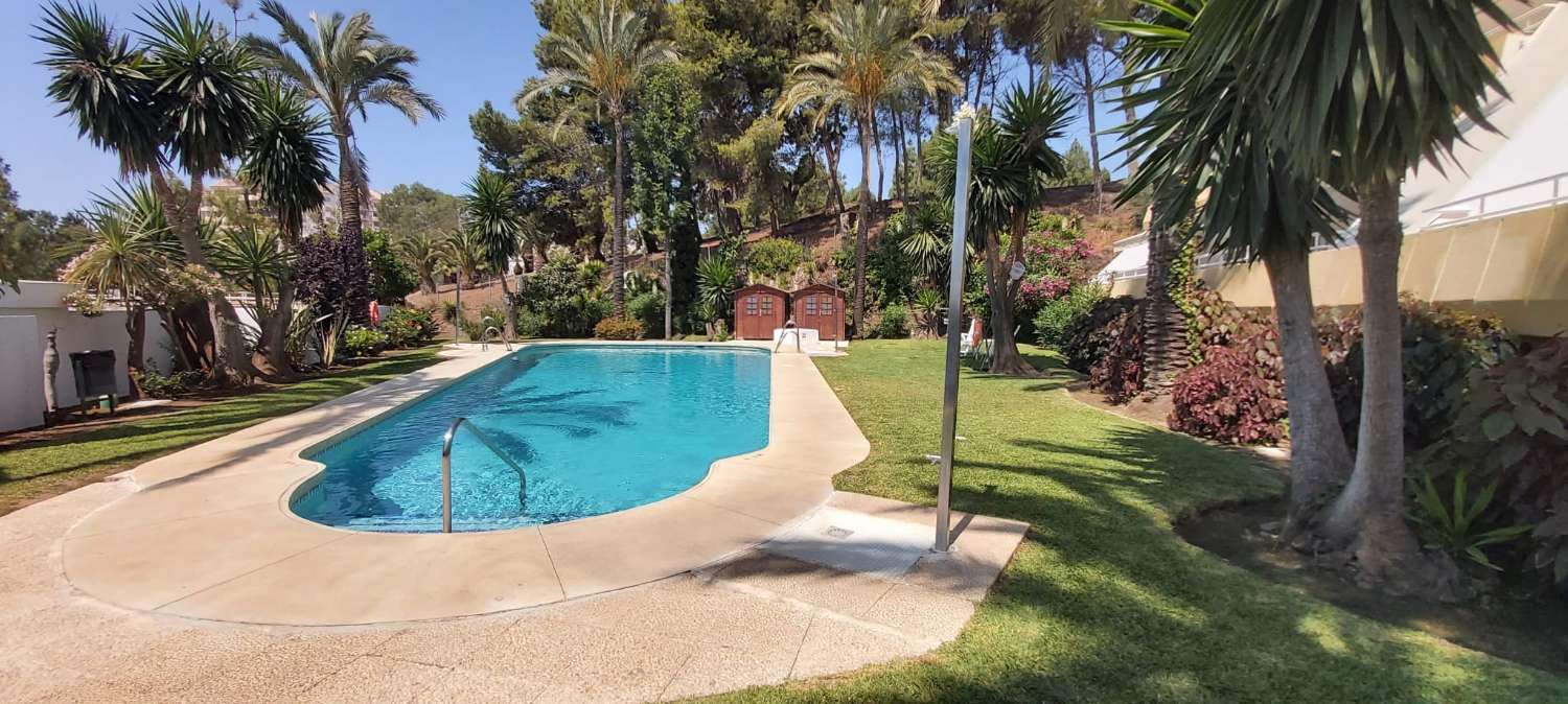 ???? ¡DISPONIBLE 9 DICIEMBRE! Lujo y Estabilidad en Torrequebrada: Piso de 155m² con Vistas al Golf y al Mar