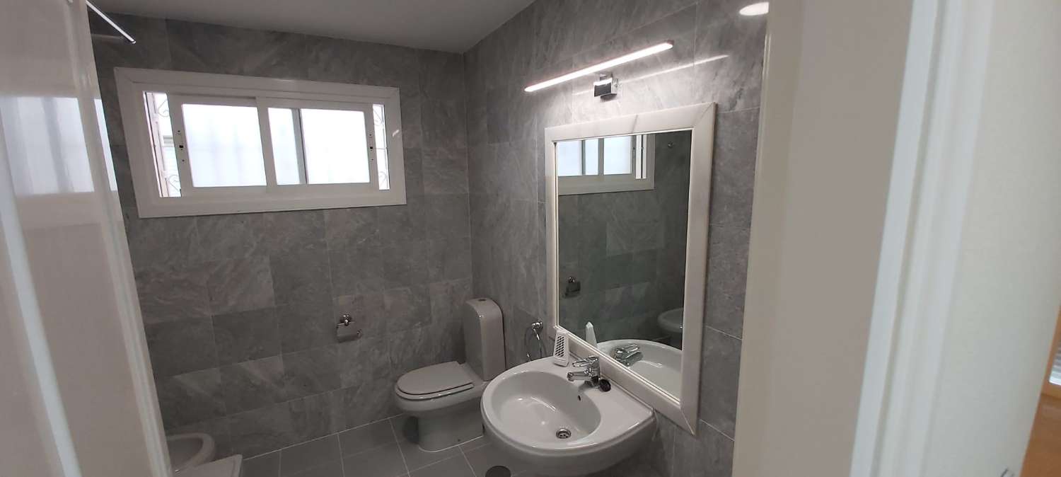 ???? ¡DISPONIBLE 9 DICIEMBRE! Lujo y Estabilidad en Torrequebrada: Piso de 155m² con Vistas al Golf y al Mar