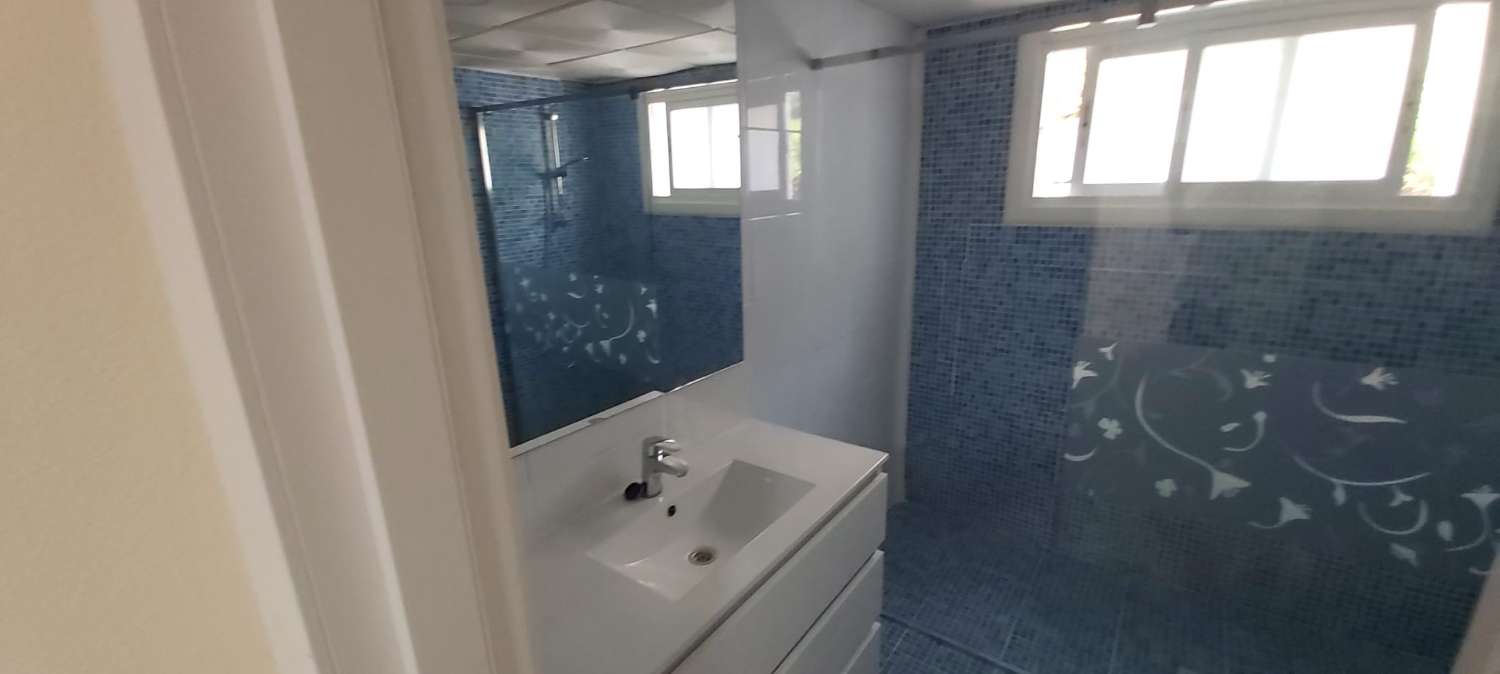 ???? ¡DISPONIBLE 9 DICIEMBRE! Lujo y Estabilidad en Torrequebrada: Piso de 155m² con Vistas al Golf y al Mar