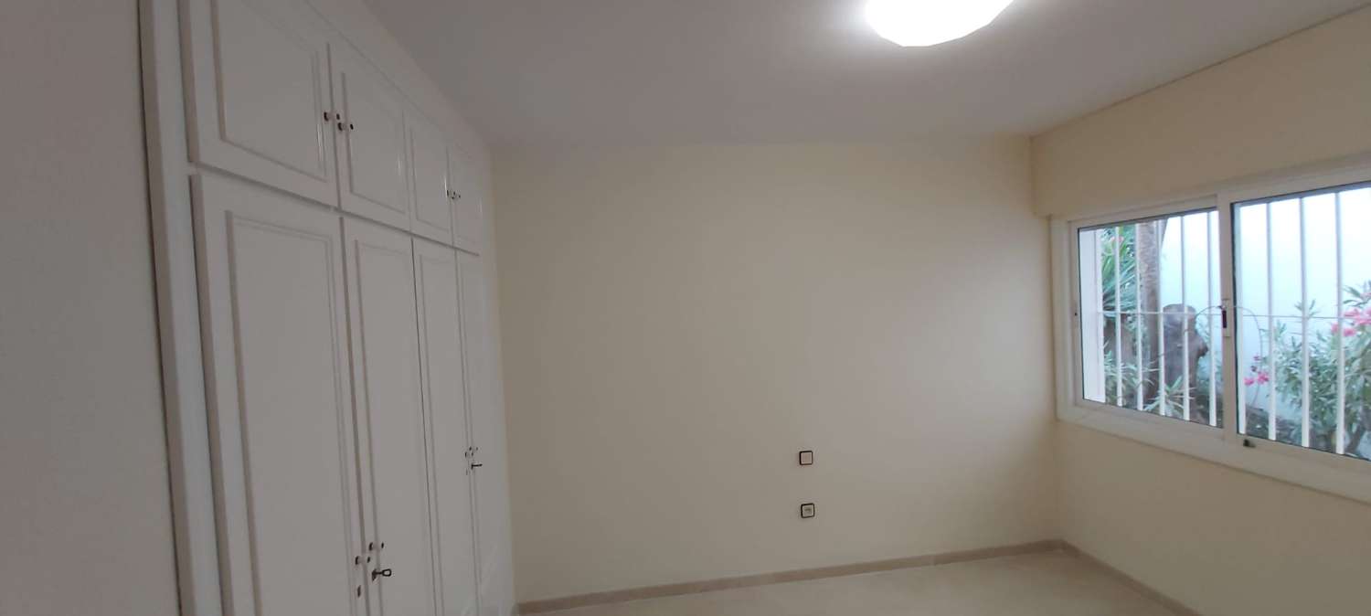 ???? ¡DISPONIBLE 9 DICIEMBRE! Lujo y Estabilidad en Torrequebrada: Piso de 155m² con Vistas al Golf y al Mar