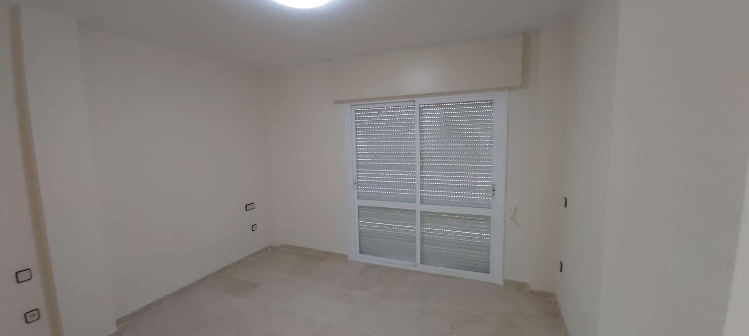 ???? ¡DISPONIBLE 9 DICIEMBRE! Lujo y Estabilidad en Torrequebrada: Piso de 155m² con Vistas al Golf y al Mar