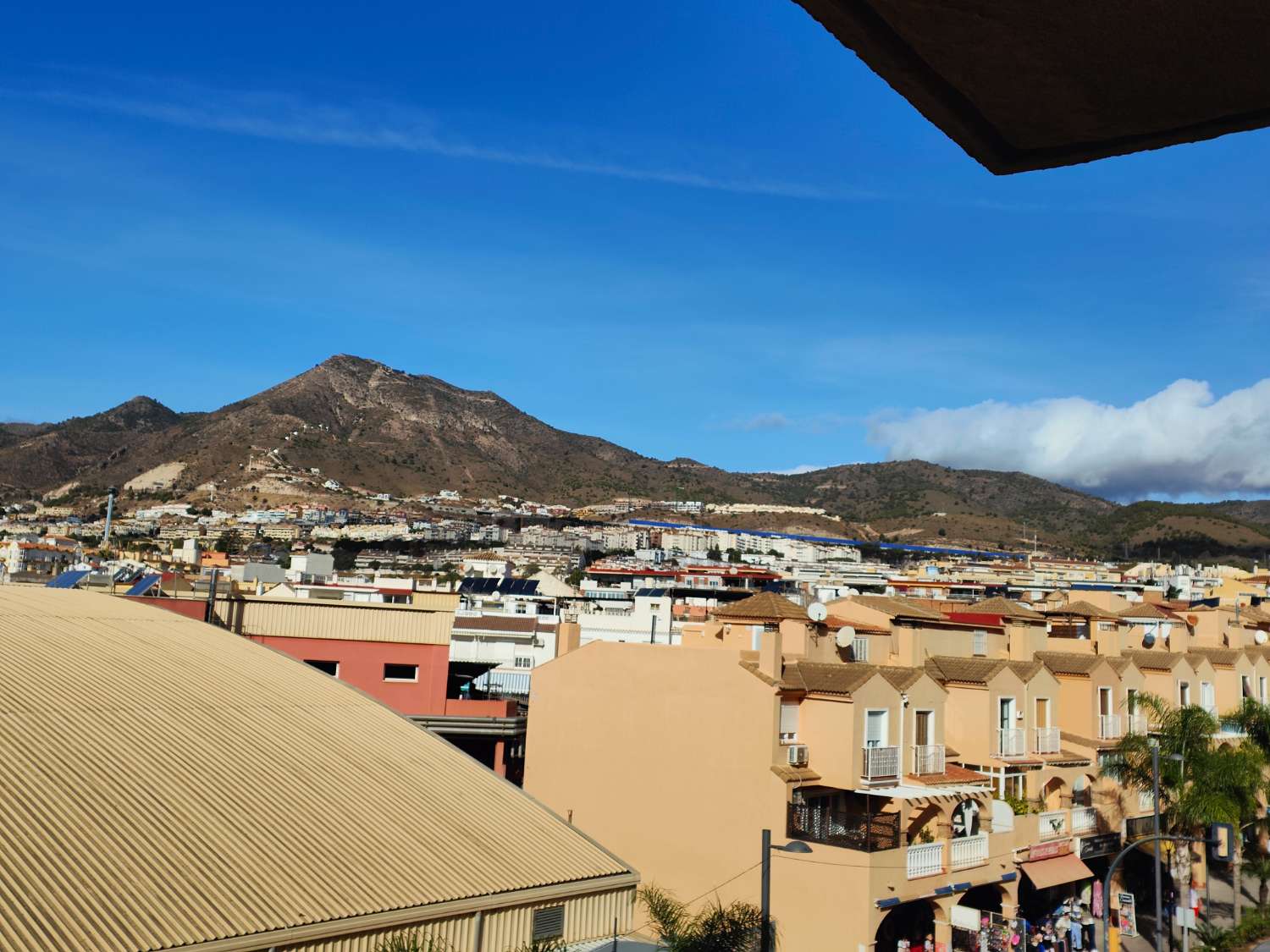 318. Bonito apartamento en el centro y con piscina