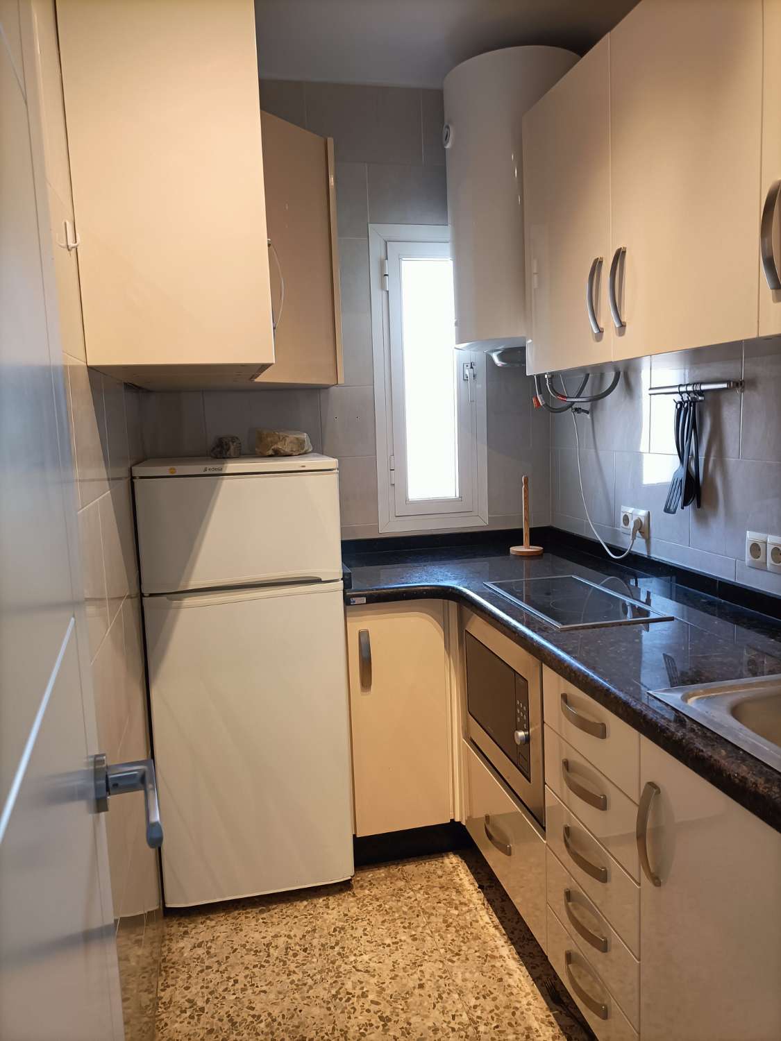 318. Bonito apartamento en el centro y con piscina