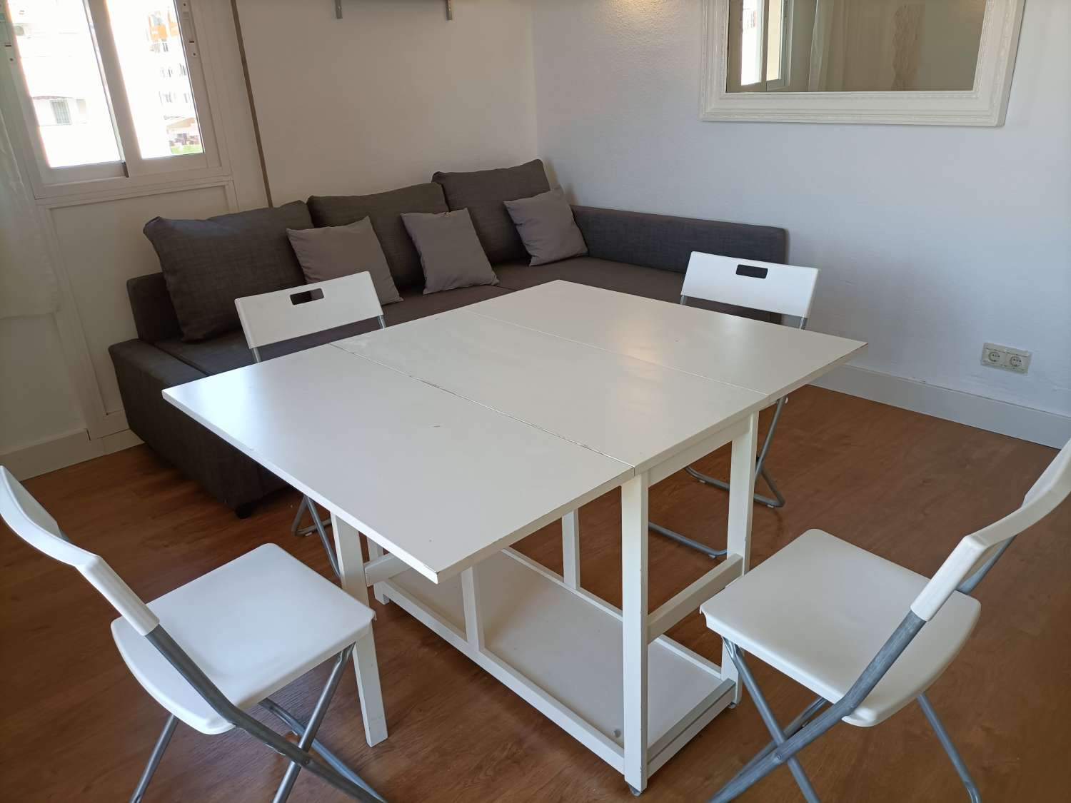 318. Bonito apartamento en el centro y con piscina