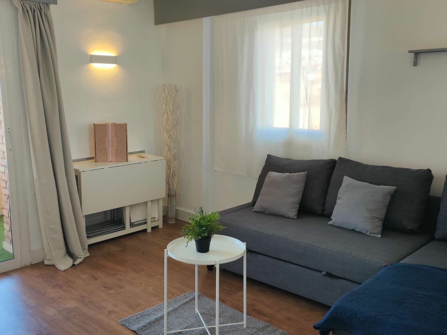 318. Bonito apartamento en el centro y con piscina