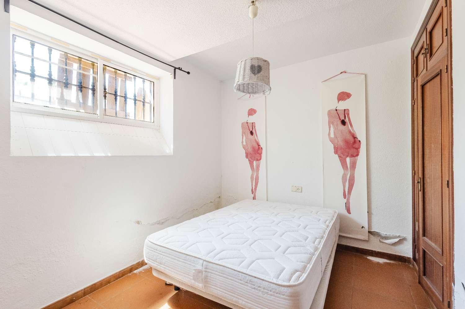 Espectacular Villa de 500m² con Piscina en Benalmádena Costa – Gran Potencial: Dividida en 2 Viviendas Independientes