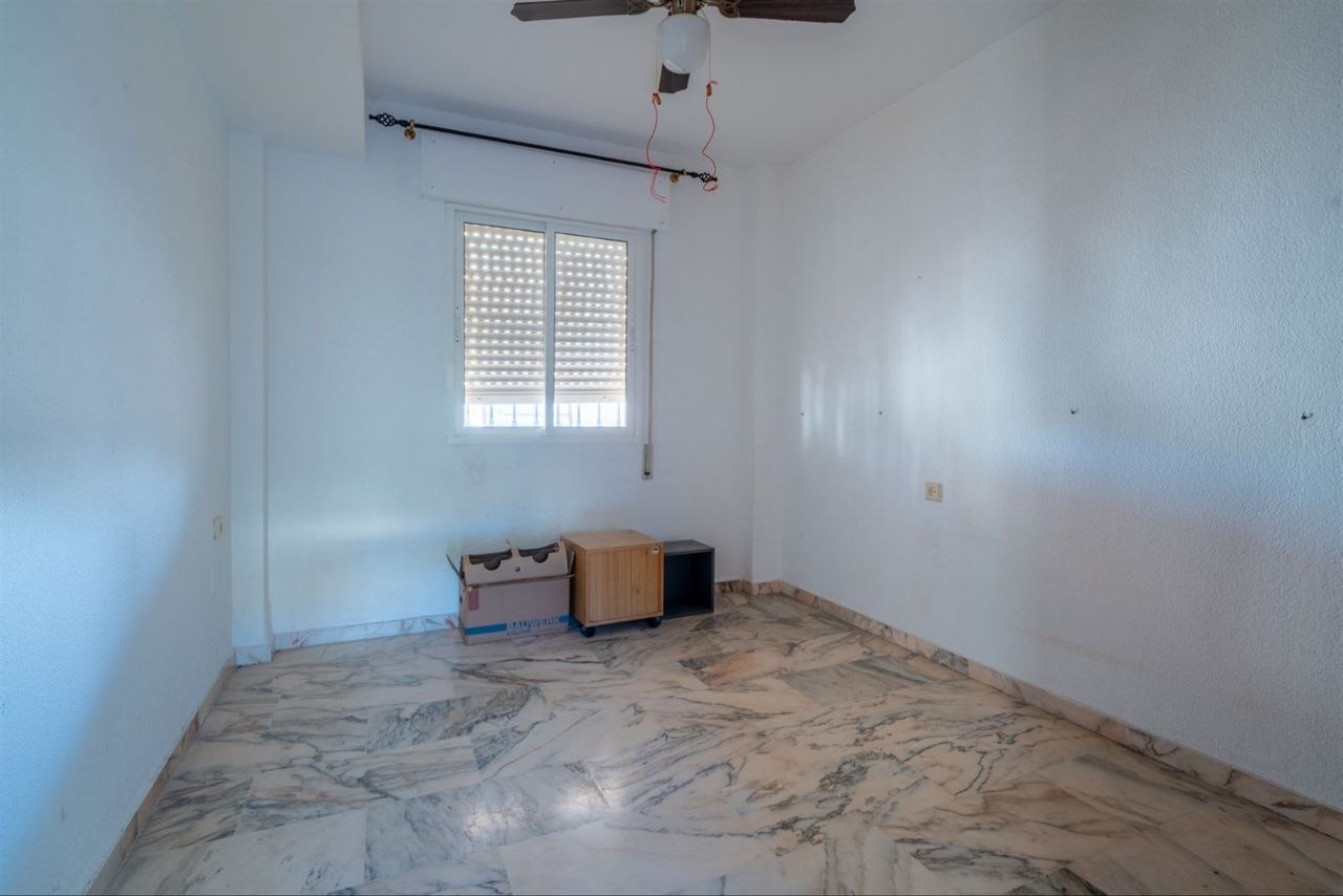 Espectacular Villa de 500m² con Piscina en Benalmádena Costa – Gran Potencial: Dividida en 2 Viviendas Independientes