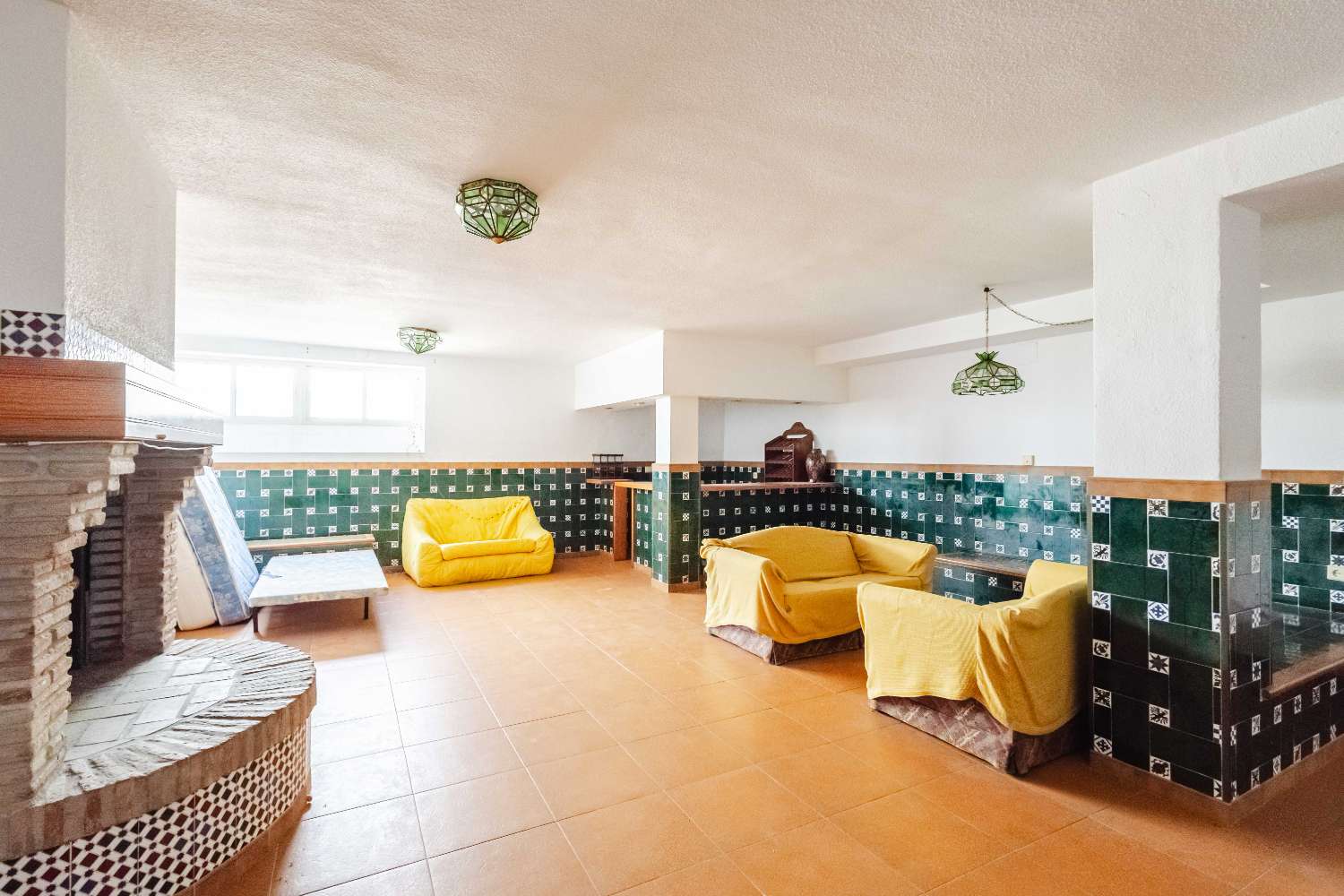 Espectacular Villa de 500m² con Piscina en Benalmádena Costa – Gran Potencial: Dividida en 2 Viviendas Independientes