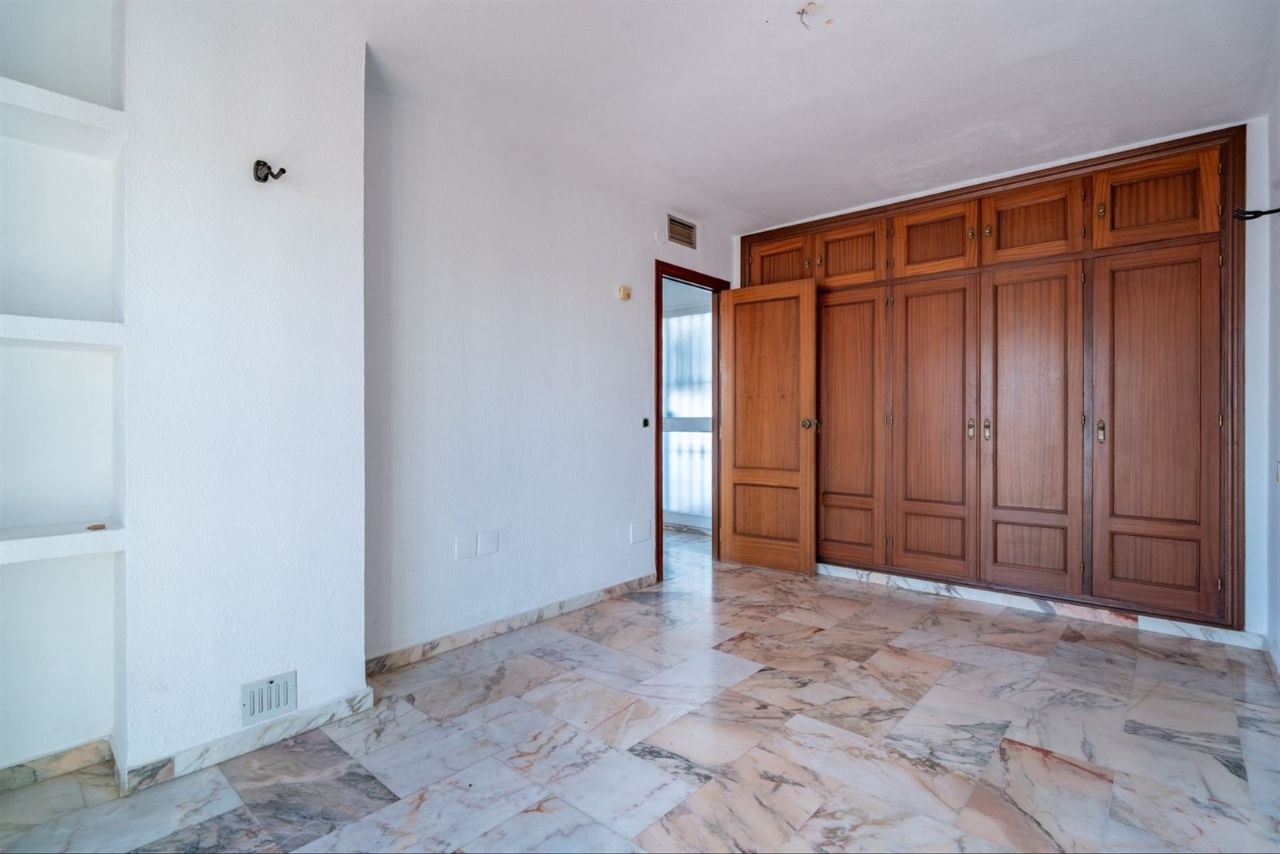Espectacular Villa de 500m² con Piscina en Benalmádena Costa – Gran Potencial: Dividida en 2 Viviendas Independientes