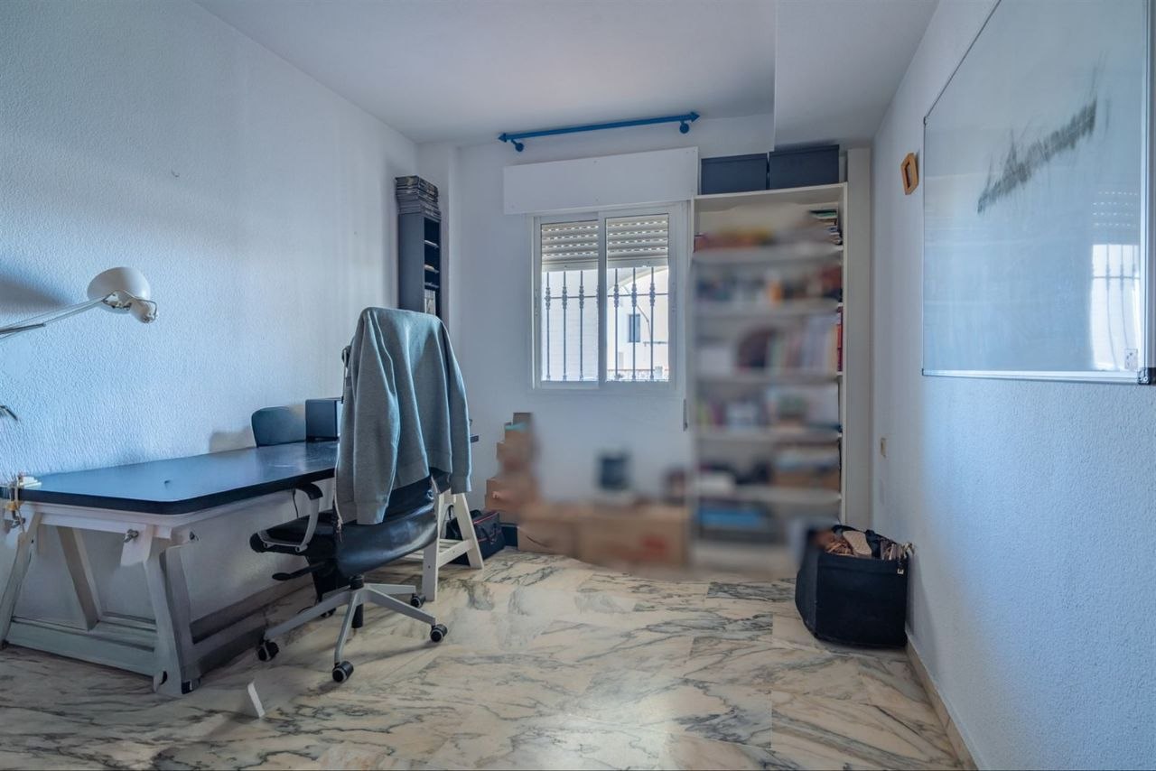 Espectacular Villa de 500m² con Piscina en Benalmádena Costa – Gran Potencial: Dividida en 2 Viviendas Independientes
