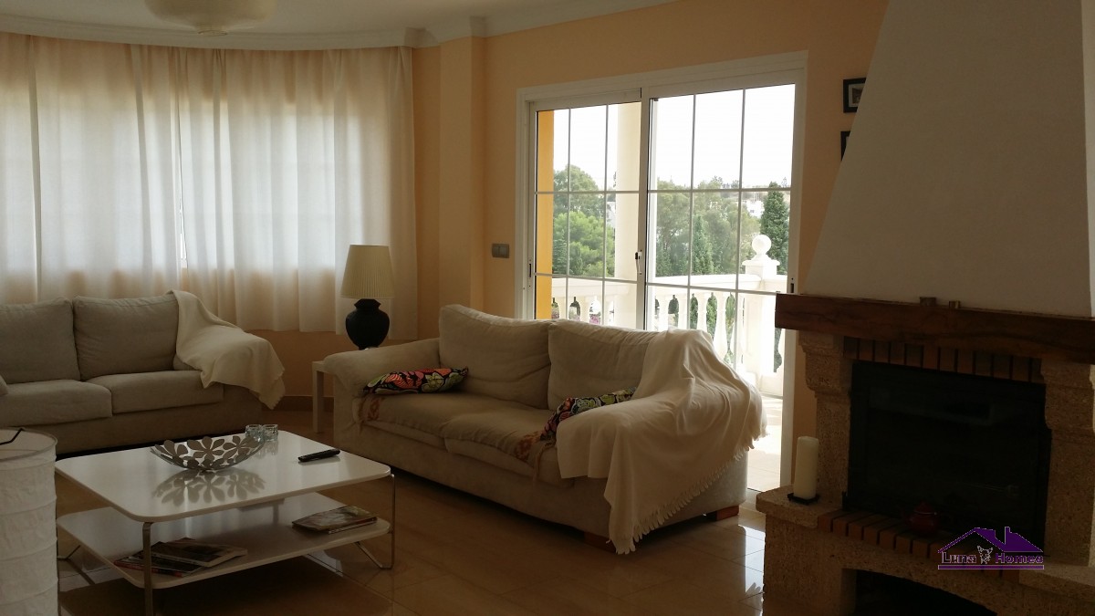 Villa en venta en Benalmádena