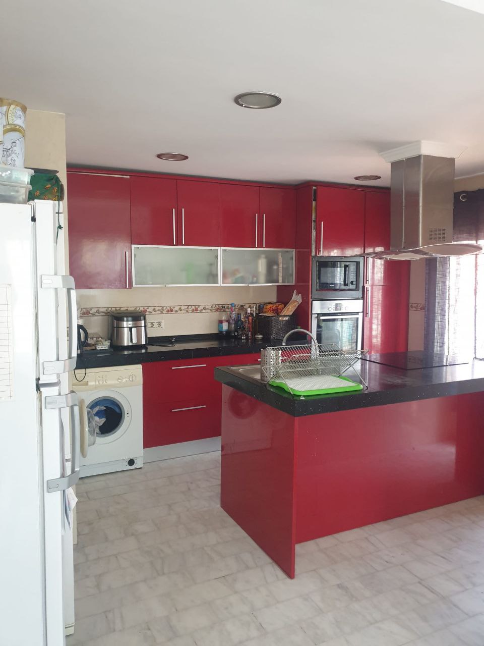 Impresionante Chalet Independiente con Jardín y Piscina en Zona Tranquila