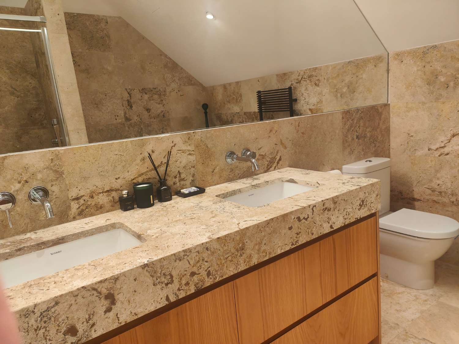 Ático Independiente de Lujo en Benalmádena Costa: Espacio, Luz y Privacidad