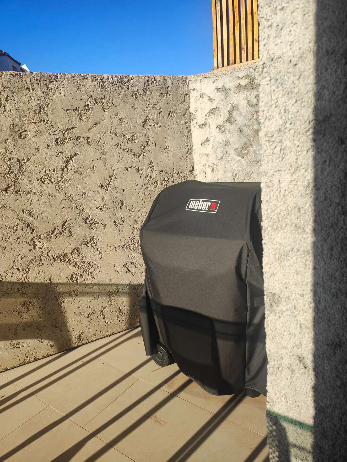 Ático Independiente de Lujo en Benalmádena Costa: Espacio, Luz y Privacidad