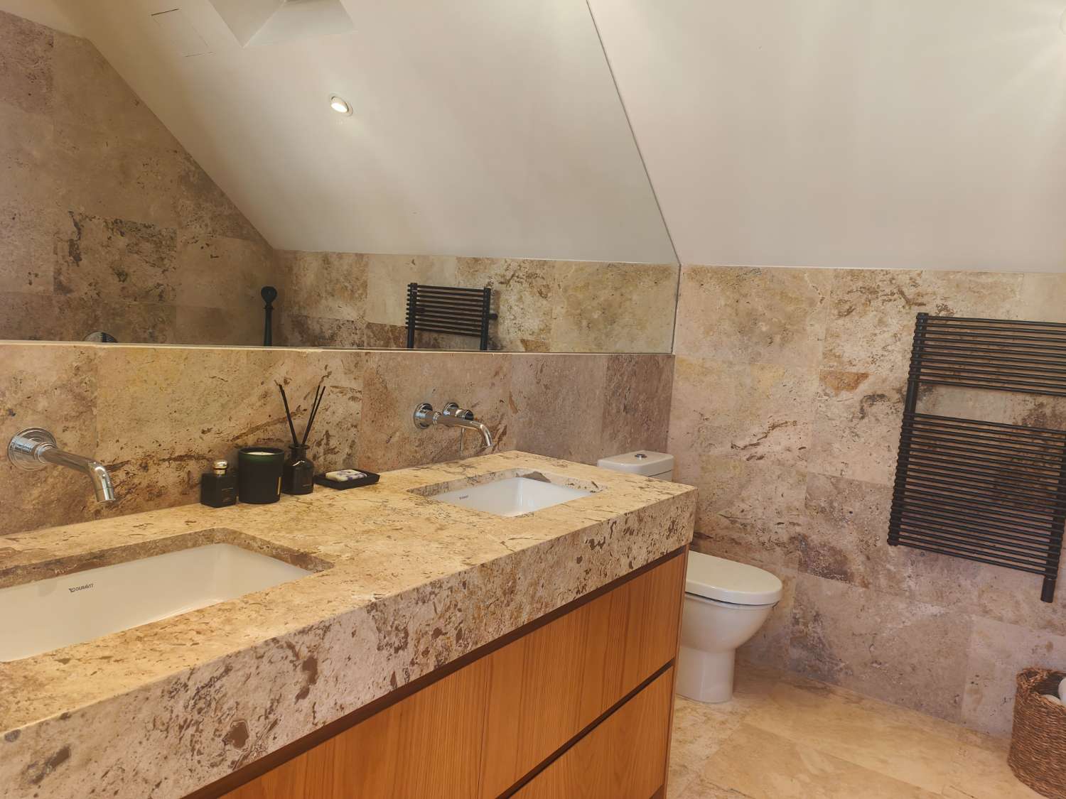 Ático Independiente de Lujo en Benalmádena Costa: Espacio, Luz y Privacidad