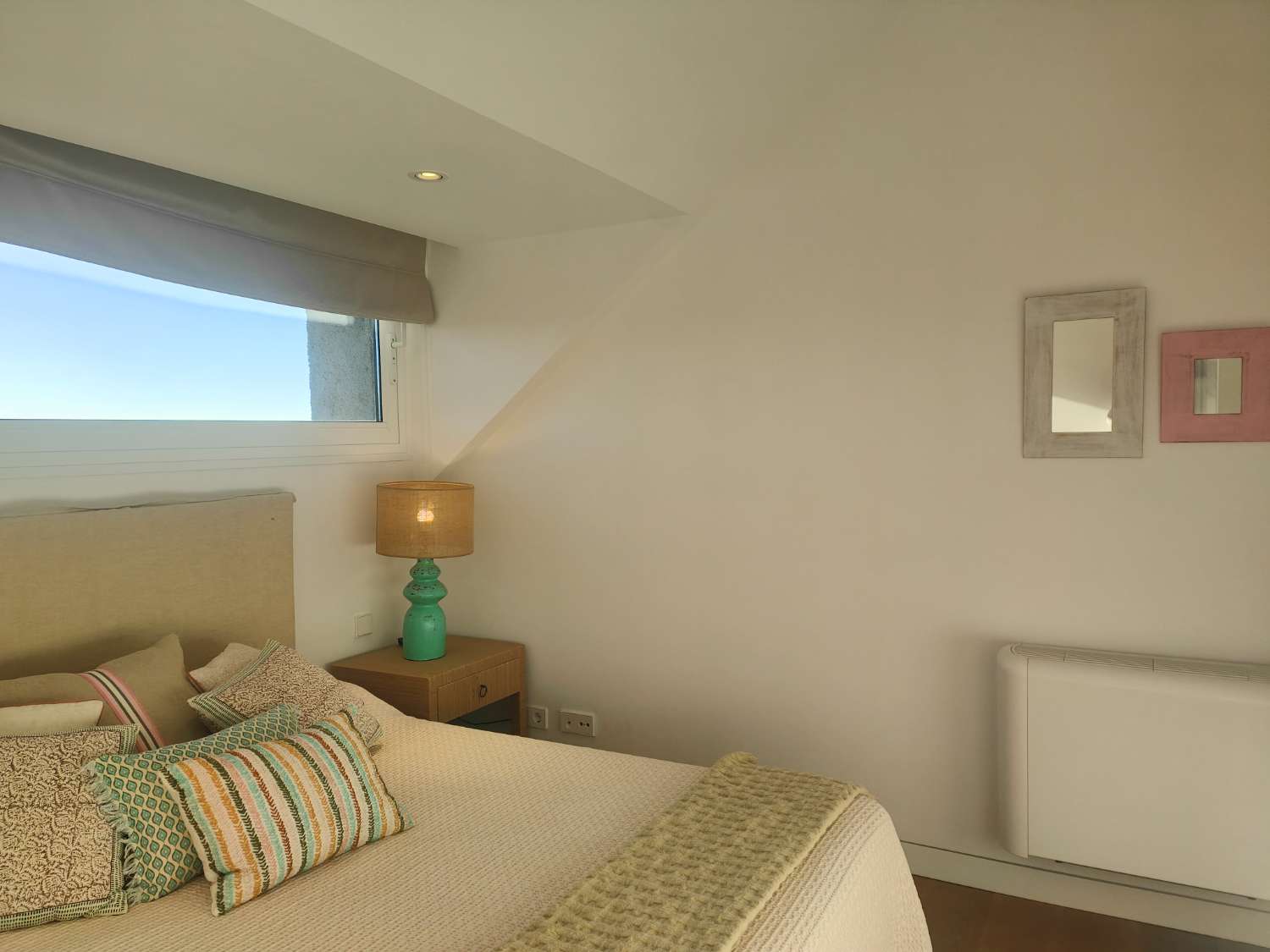 Ático Independiente de Lujo en Benalmádena Costa: Espacio, Luz y Privacidad