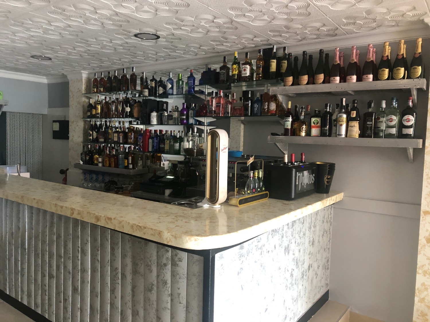 Bar zue transfer in La Carihuela - Los Nidos (Torremolinos)